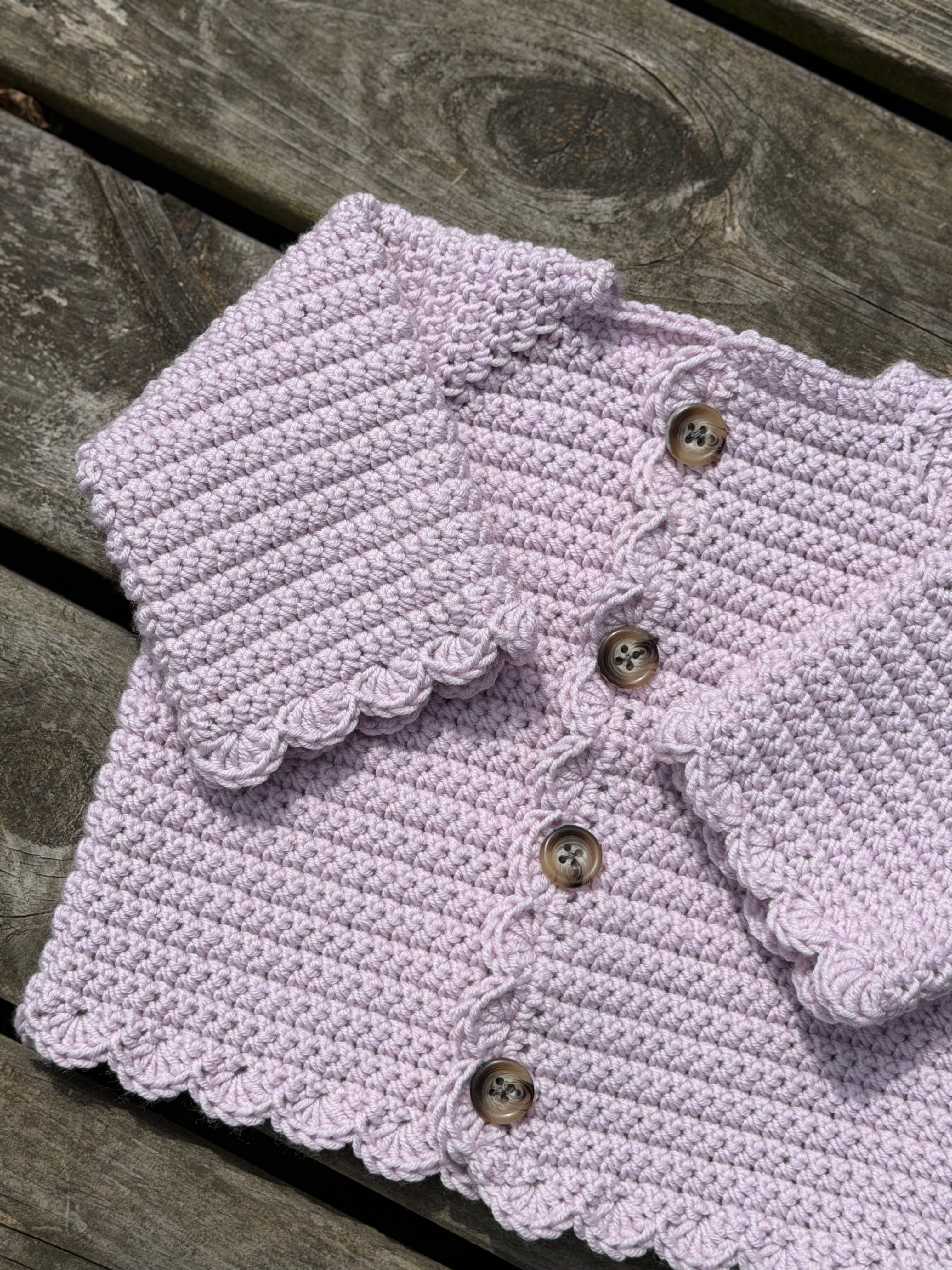 Baby cardigan #1 - Hækleopskrift